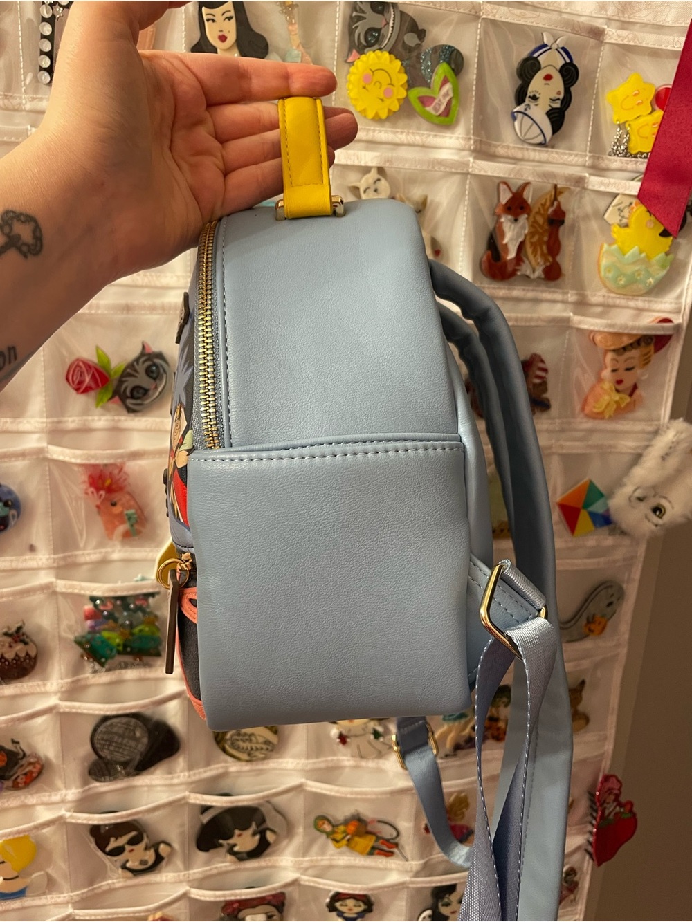 🩵PRICE FIRM🩵Danielle Nicole Disney Alice in Wonderland Direction Backpack - Picture 11 of 14